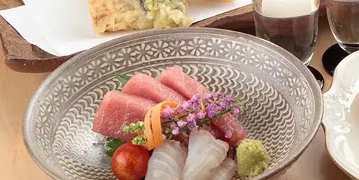 Aoi Gozen: Sashimi, Tempura, 6 dishes including small bowls