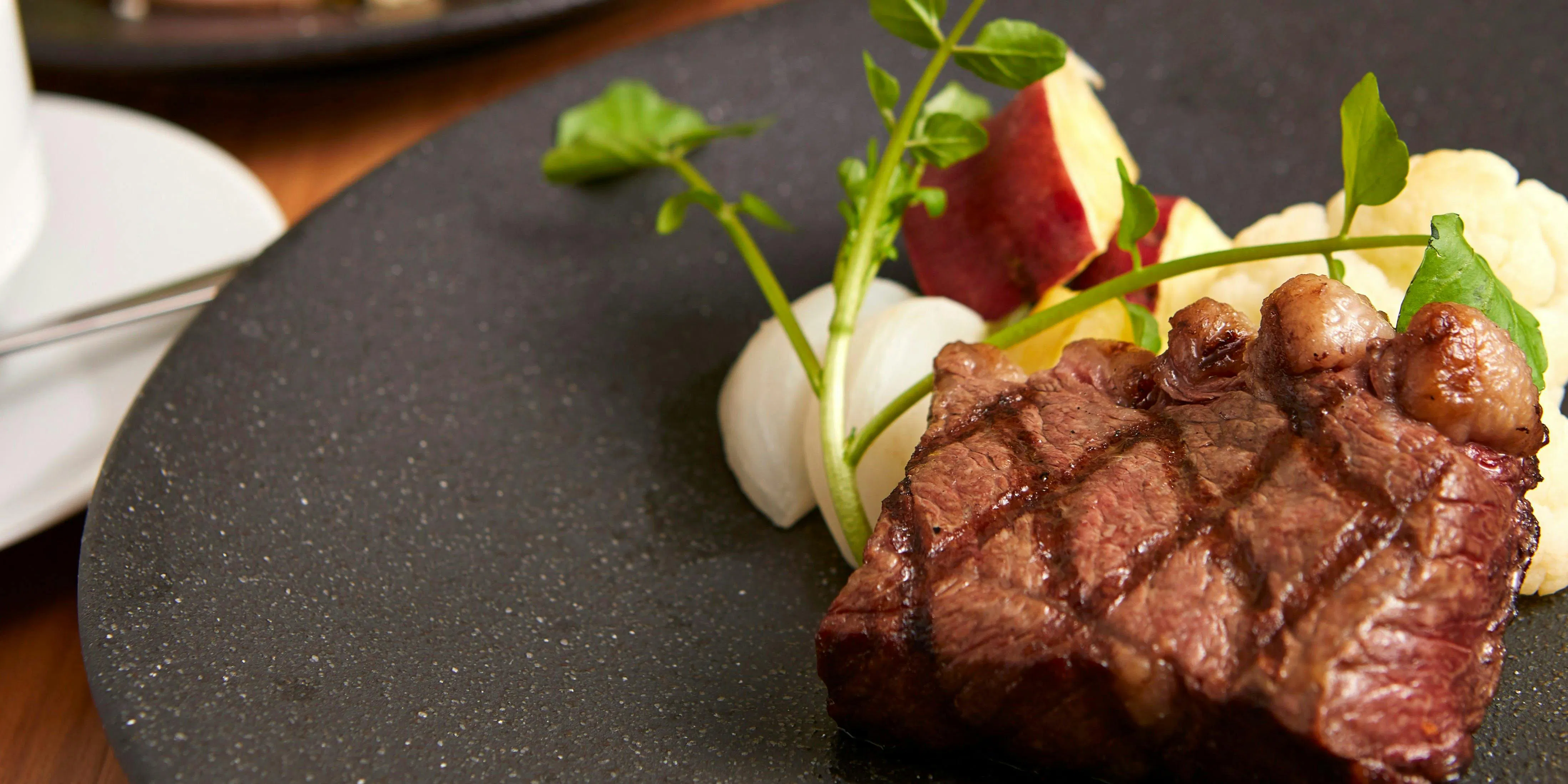 【限休日午餐套餐】最高级黑毛和牛“和妃牛”的“瘦肉牛排 120g”