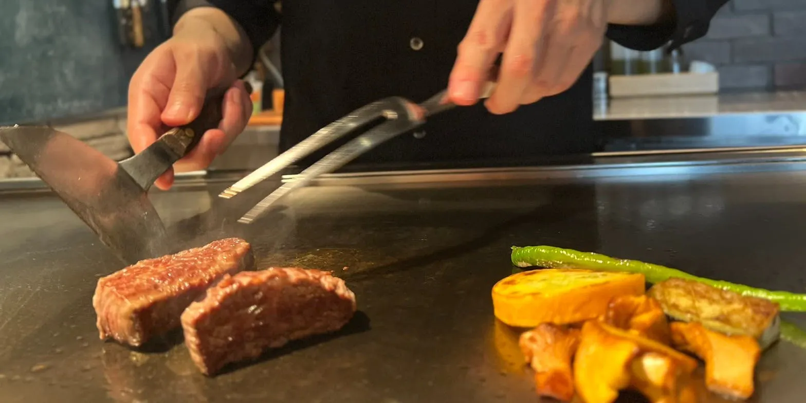 【ステーキランチコース】野菜多めの前菜や黒毛和牛のステーキ100gなど全5品