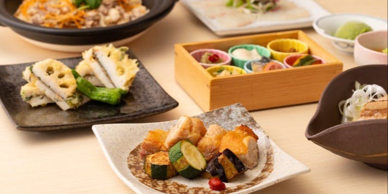 「彩」招牌家常小菜6种拼盘及富岳白鸡烤制等　8道菜