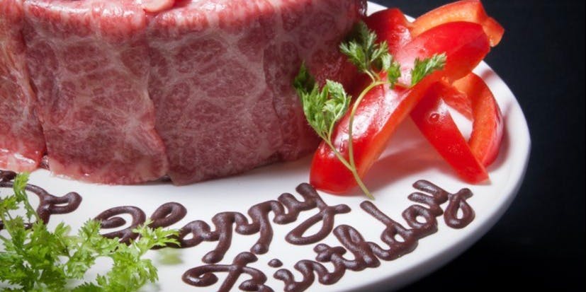 アニバーサリーコース　メッセージ付き肉ケーキ