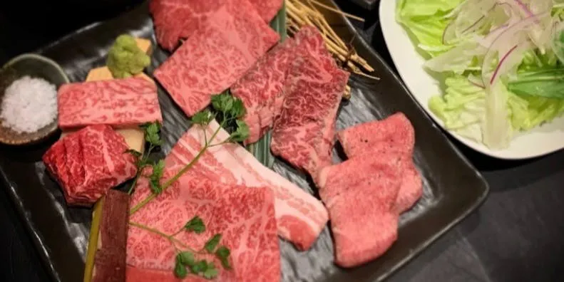 【青山本店にくTATSUランチ】お得なランチ盛り合わせ