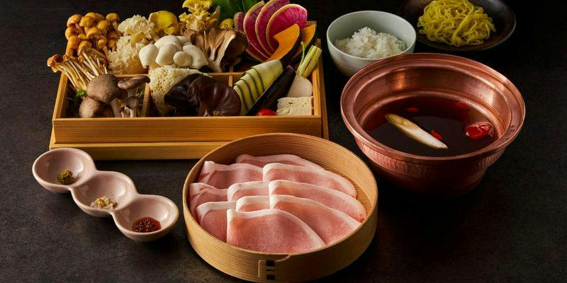 [Autumn Feast with a Choice of Dessert] Medicinal Hot Pot Shabu-Shabu with 8 Kinds of Mushrooms and Yonezawa Pork