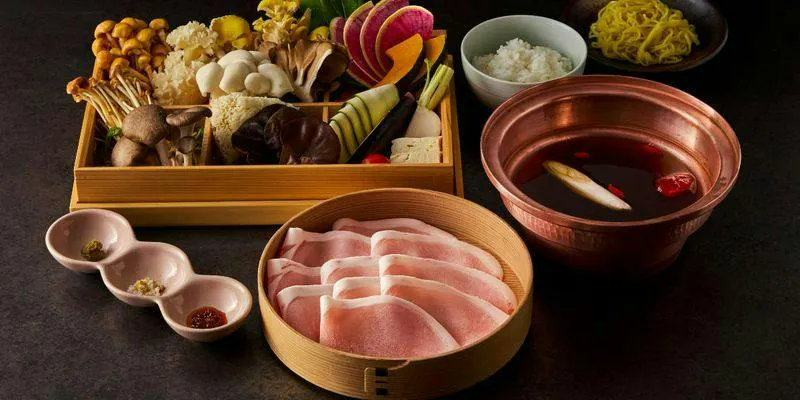 [Autumn Feast with a Choice of Dessert] Medicinal Hot Pot Shabu-Shabu with 8 Kinds of Mushrooms and Yonezawa Pork