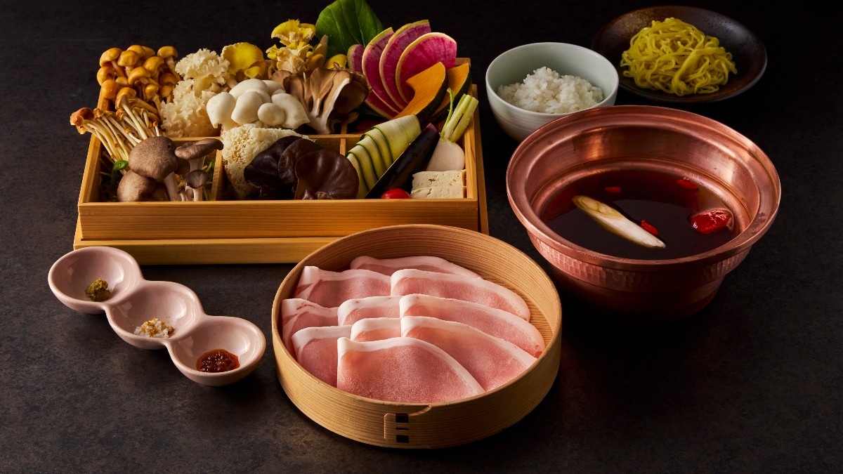【秋限定・デザート付】9種のきのこと米沢豚の薬膳しゃぶしゃぶ