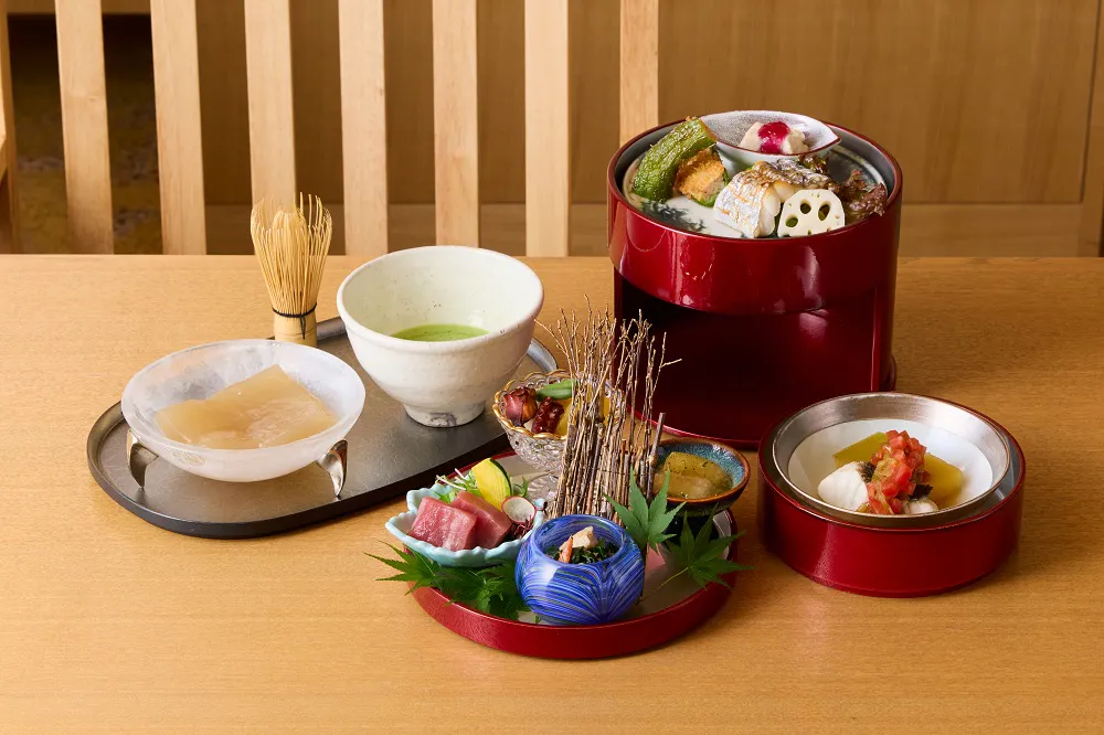 【千】3段弁当など全6品 和三盆わらび餅・抹茶付き(土日祝)