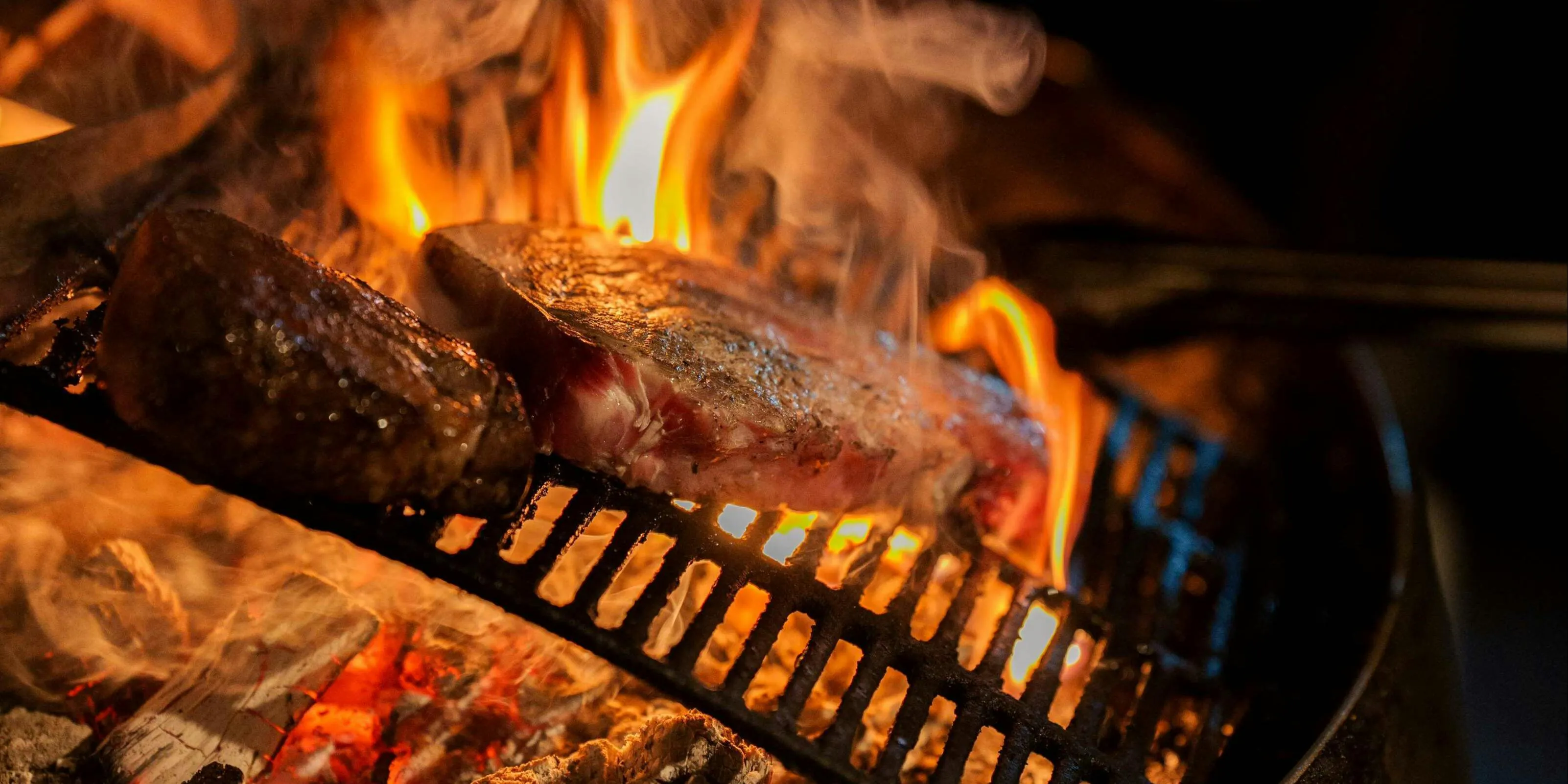 Luxurious meat master course operated by a direct butcher shop, including aged meats. Experience the deliciousness of grilled Wagyu and game meat over wood fire. A total of 10 dishes.