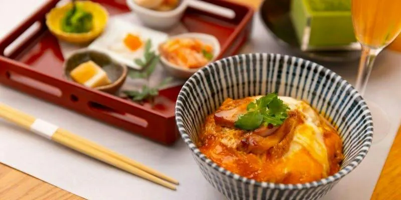 Weekend and Holiday Lunch Exclusive: Choose from Lunch Plans such as Hinai Jidori Oyako-don and Domestic Beef Grilled Shabu-shabu Rice Bowl
