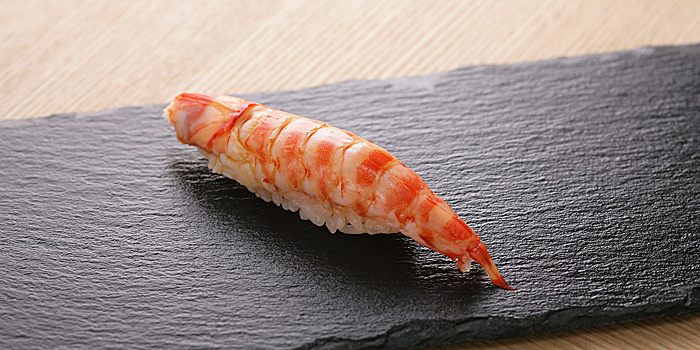 Omakase Nigiri Lunch: 10 pieces of nigiri, makimono, and more