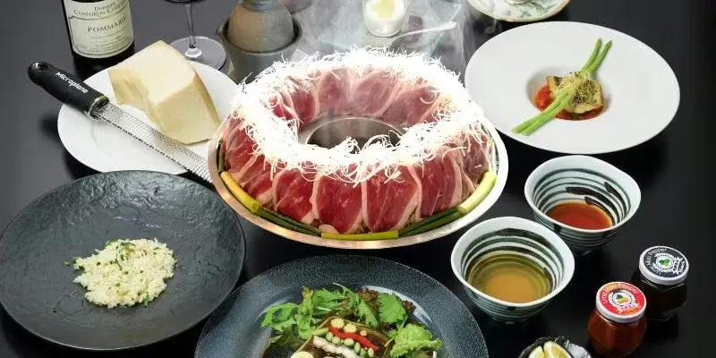 はかた極味鴨（きわみがも） を使った博多炊き肉鍋コース　6,500円～