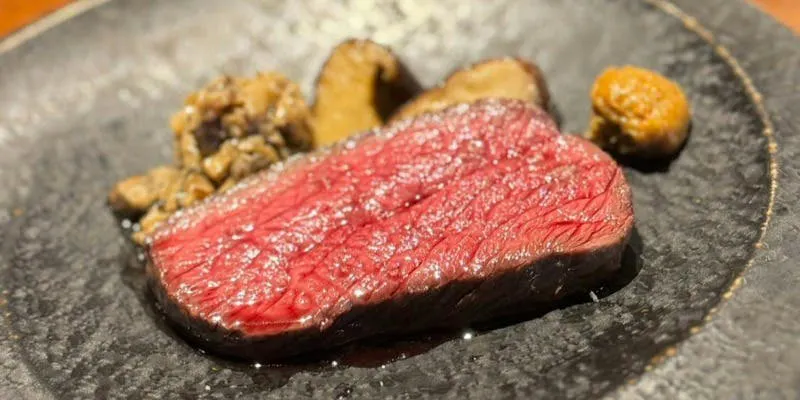 【長月の献立 9品】メイン料理は蝦夷鹿のローストです。