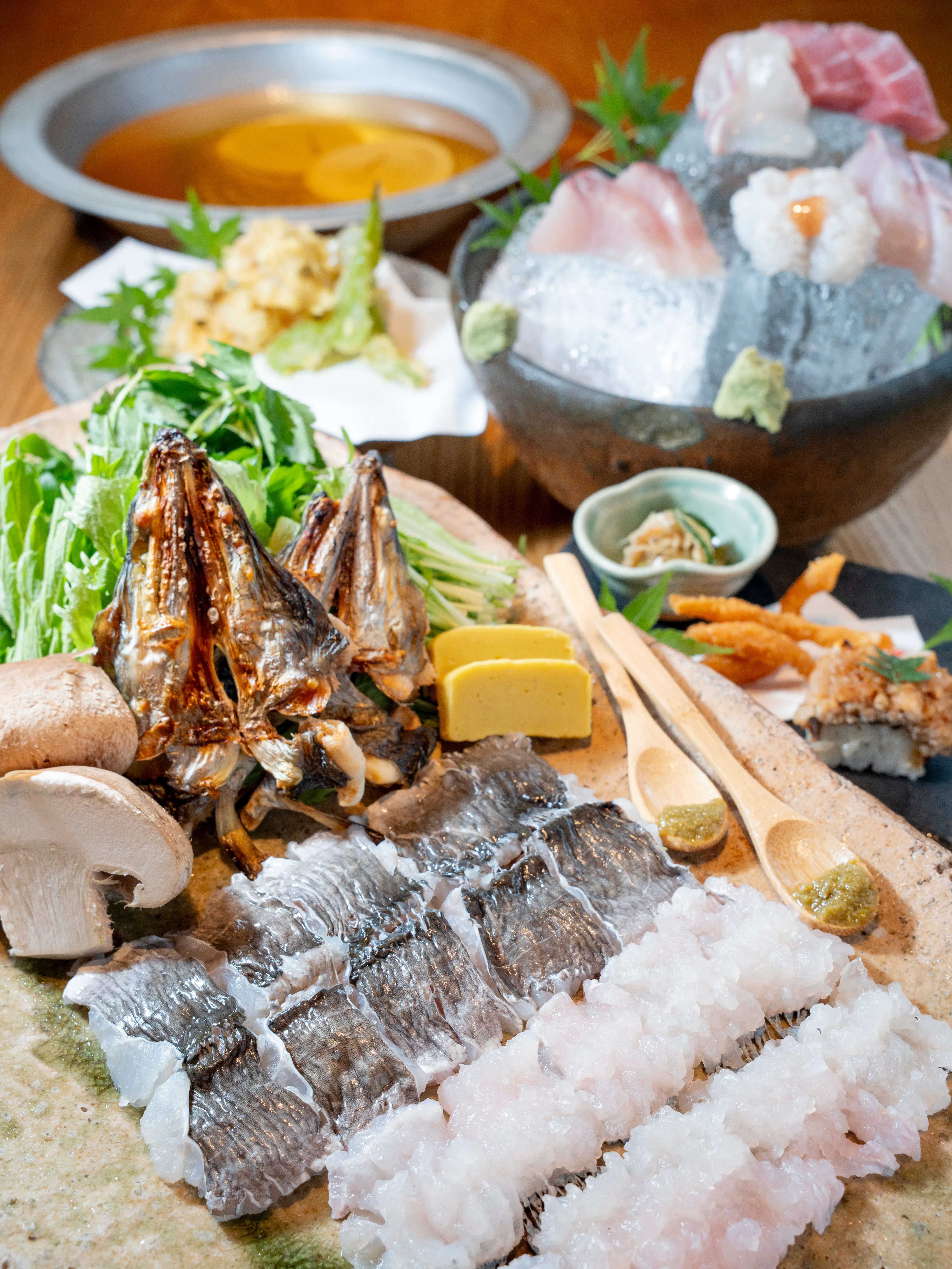[Seasonal Limited Offer] Seasonal Pike Conger Hot Pot Course

Enjoy a full selection of pike conger dishes, including an assorted sashimi platter with lightly seared pike conger, pike conger tempura, and pike conger hot pot.