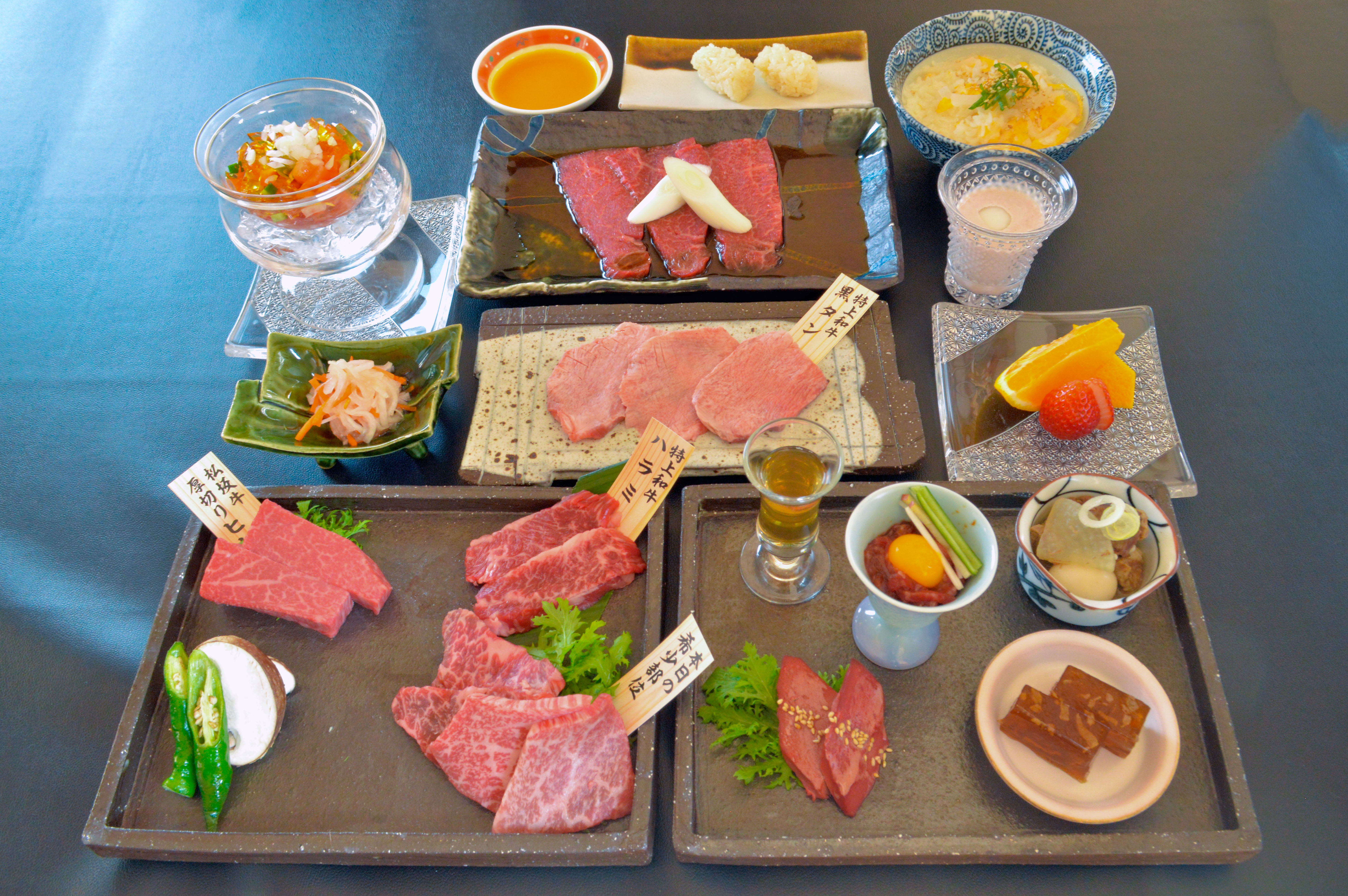 【Hana Kaiseki】Specially selected Wagyu beef hassun, grilled sukiyaki, four kinds of black-haired wagyu barbecue, and more