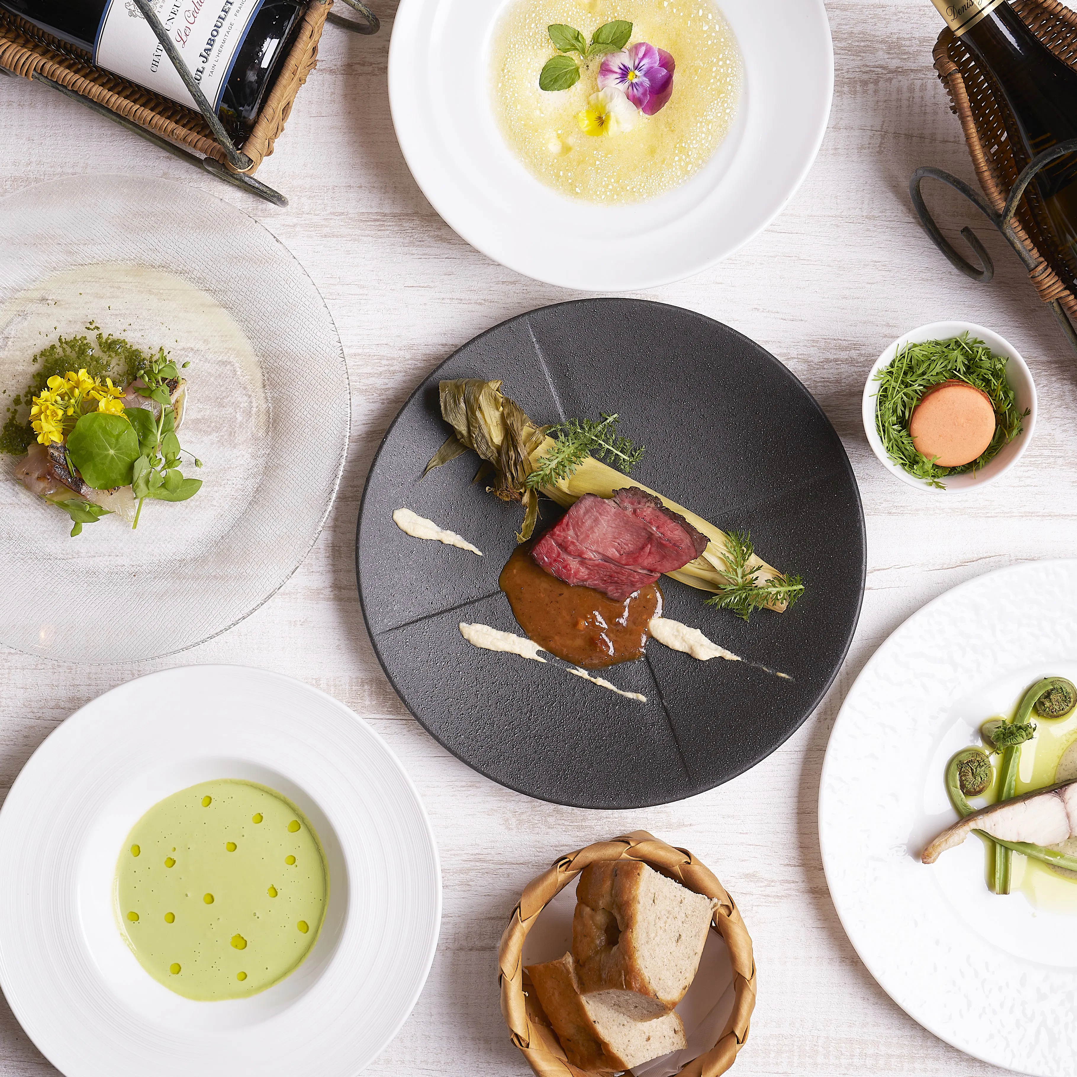 【旬を感じるフレンチディナーコース】前菜、スープ、肉と魚Wメイン、デザート全8品