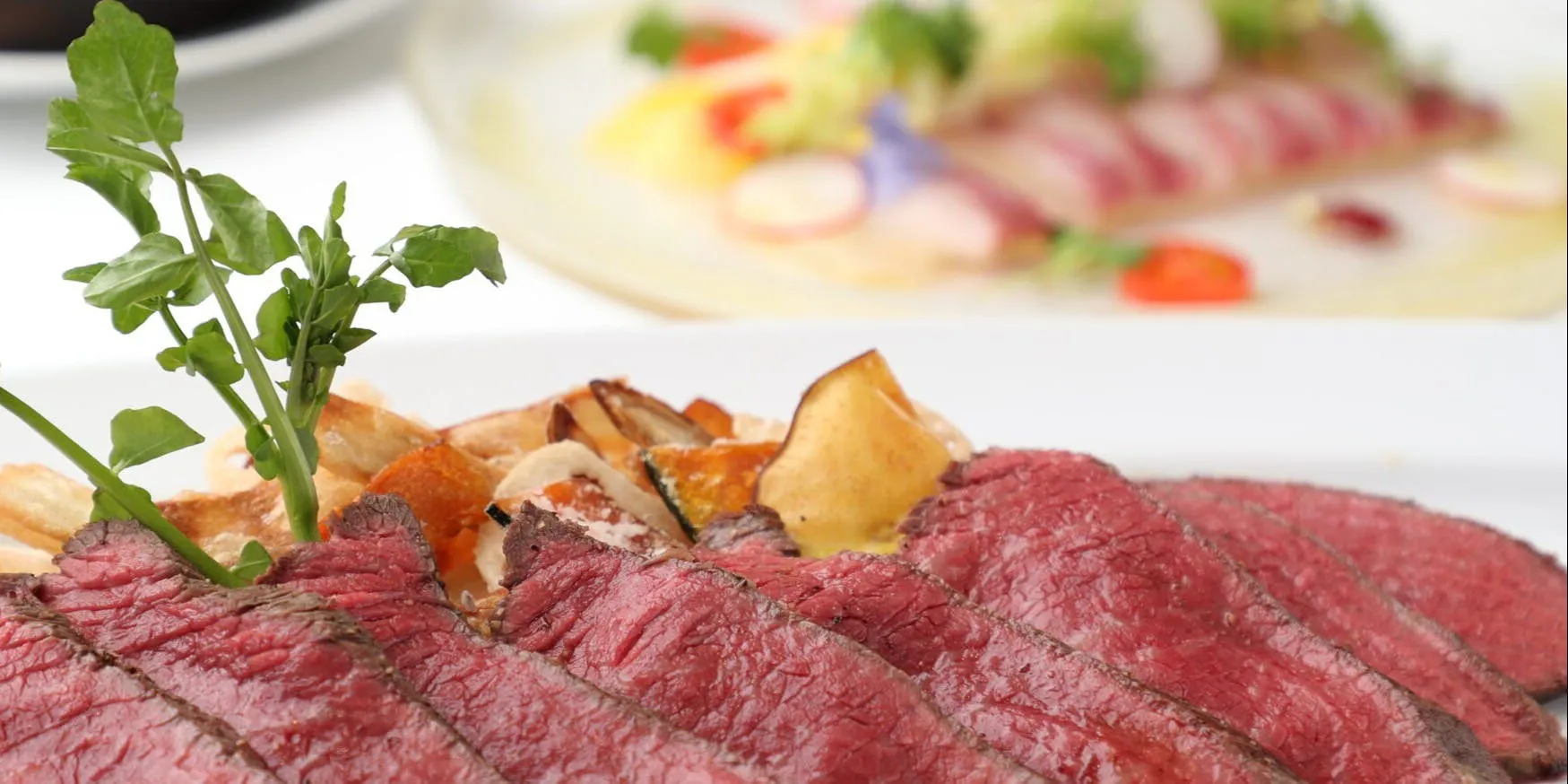 烤牛肉和挪威三文鱼意式生腌薄片等 DON CONA course 共7道菜