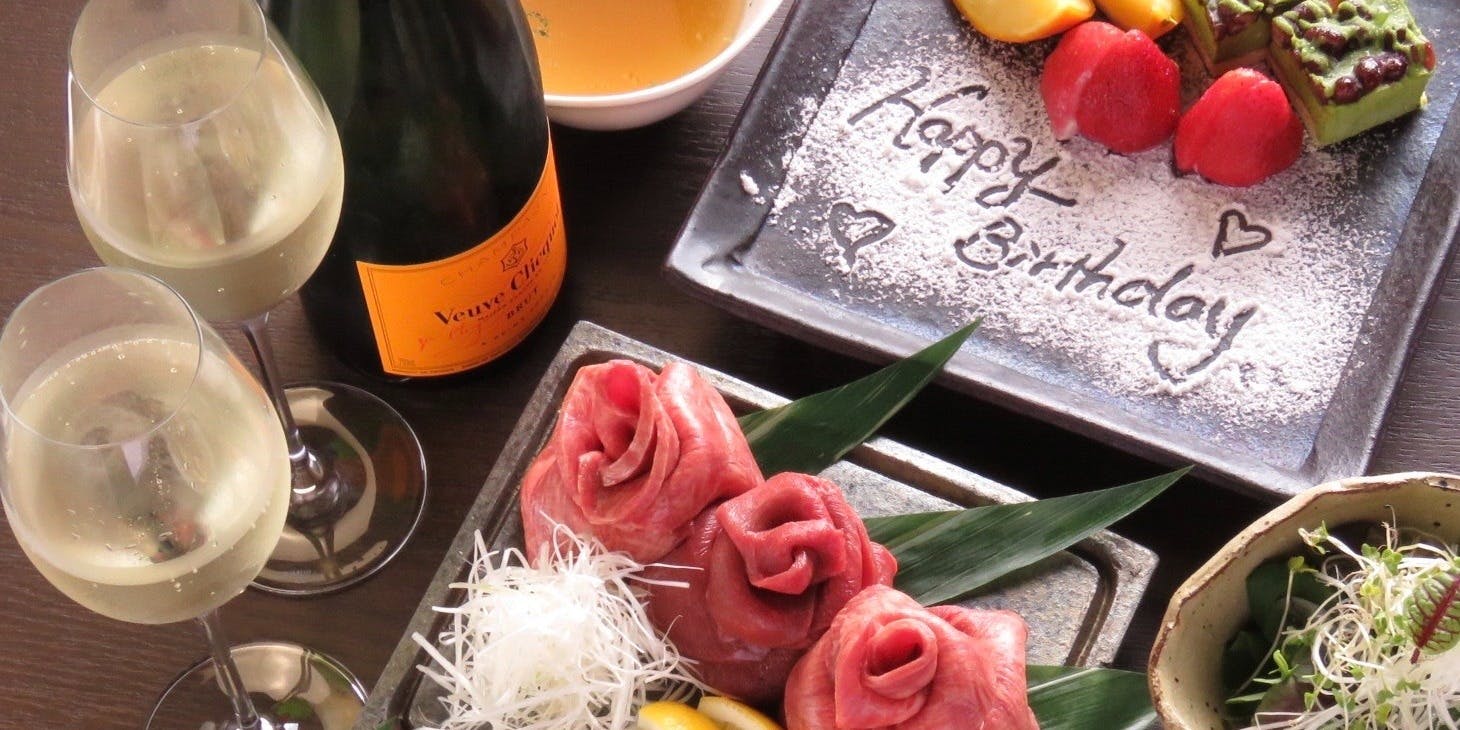 [Platinum Anniversary Course] A sumptuous selection of 13 dishes including premium yukhoe, five cuts of Matsusaka beef lean meat, and a dessert with a message plate.