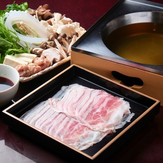 All-you-can-drink for 2 hours included. Completely private rooms available for reservations starting from 2 people! Pork shabu-shabu course