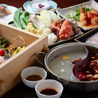 Private room available for 2 or more guests with a 2-hour all-you-can-drink package! Medicinal hot pot course