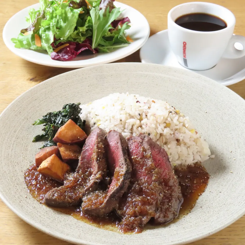 【午餐 牛肉午餐套餐】迷你沙拉+每週更換的牛肉主菜+餐後咖啡
