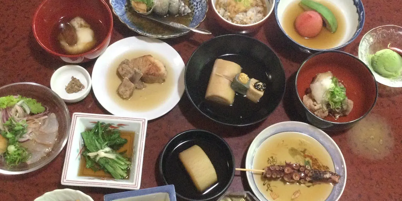 Oden Story Course: A total of 13 dishes, including fresh pike conger and mitsuba, beef tendon, today’s sashimi selection, and Gion Tsujiri matcha ice cream