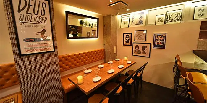 屋根裏のパリ食堂