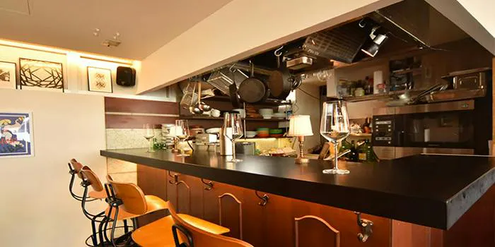 屋根裏のパリ食堂