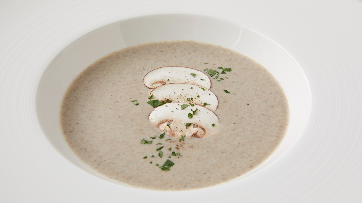 Menu Assiette: A full course of 4 dishes including amuse-bouche, appetizer, main course, and dessert.