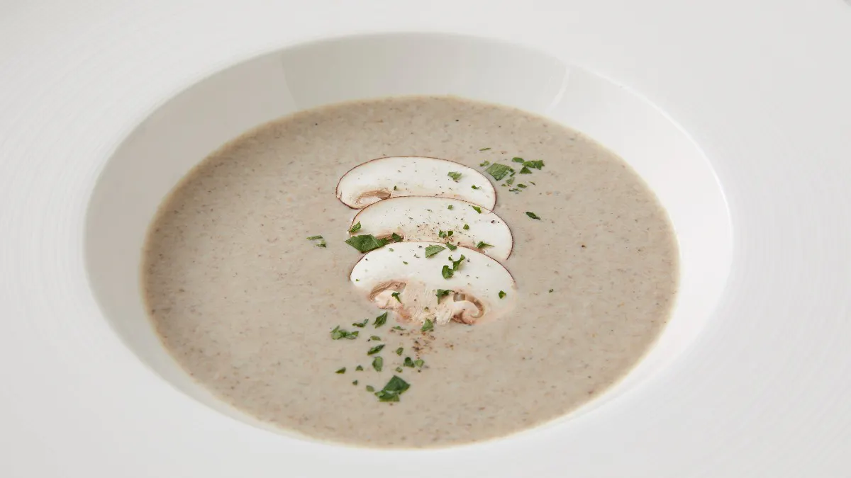 Menu Assiette: A full course of 4 dishes including amuse-bouche, appetizer, main course, and dessert.
