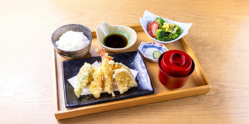 【天麩羅定食】揚げたての天麩羅を定食スタイルで愉しむ