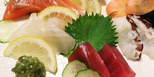 【特選】お昼のおまかせコース。すし8貫を含む季節の料理全15品