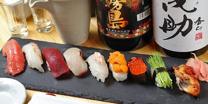 【おまかせ特選握り10貫】付き出し、茶碗蒸し、赤だしなど厳選食材を使用したお鮨をご堪能