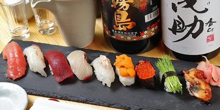 【おまかせ特選握り10貫】付き出し、茶碗蒸し、赤だしなど厳選食材を使用したお鮨をご堪能
