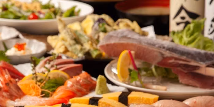 【霜降り和牛コース】和牛料理や寿司4貫、刺身4種盛など全8品＋2時間飲み放題