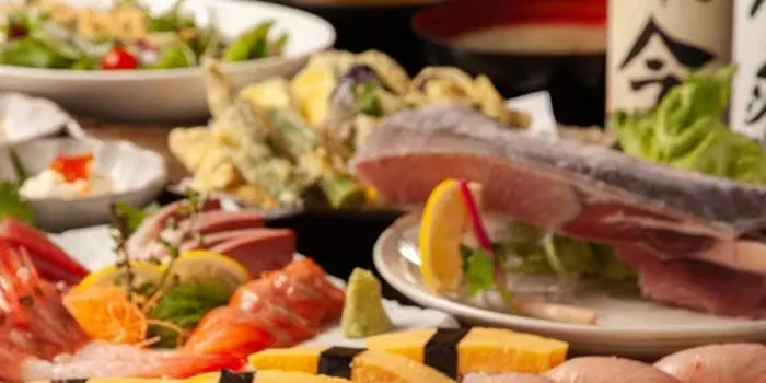 【霜降り和牛コース】和牛料理や寿司4貫、刺身4種盛など全8品＋2時間飲み放題