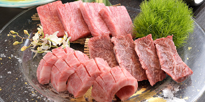 【厳選国産黒毛和牛を味わうおまかせコース】