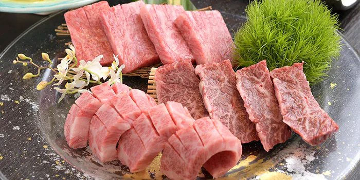 【厳選国産黒毛和牛を味わうおまかせコース】