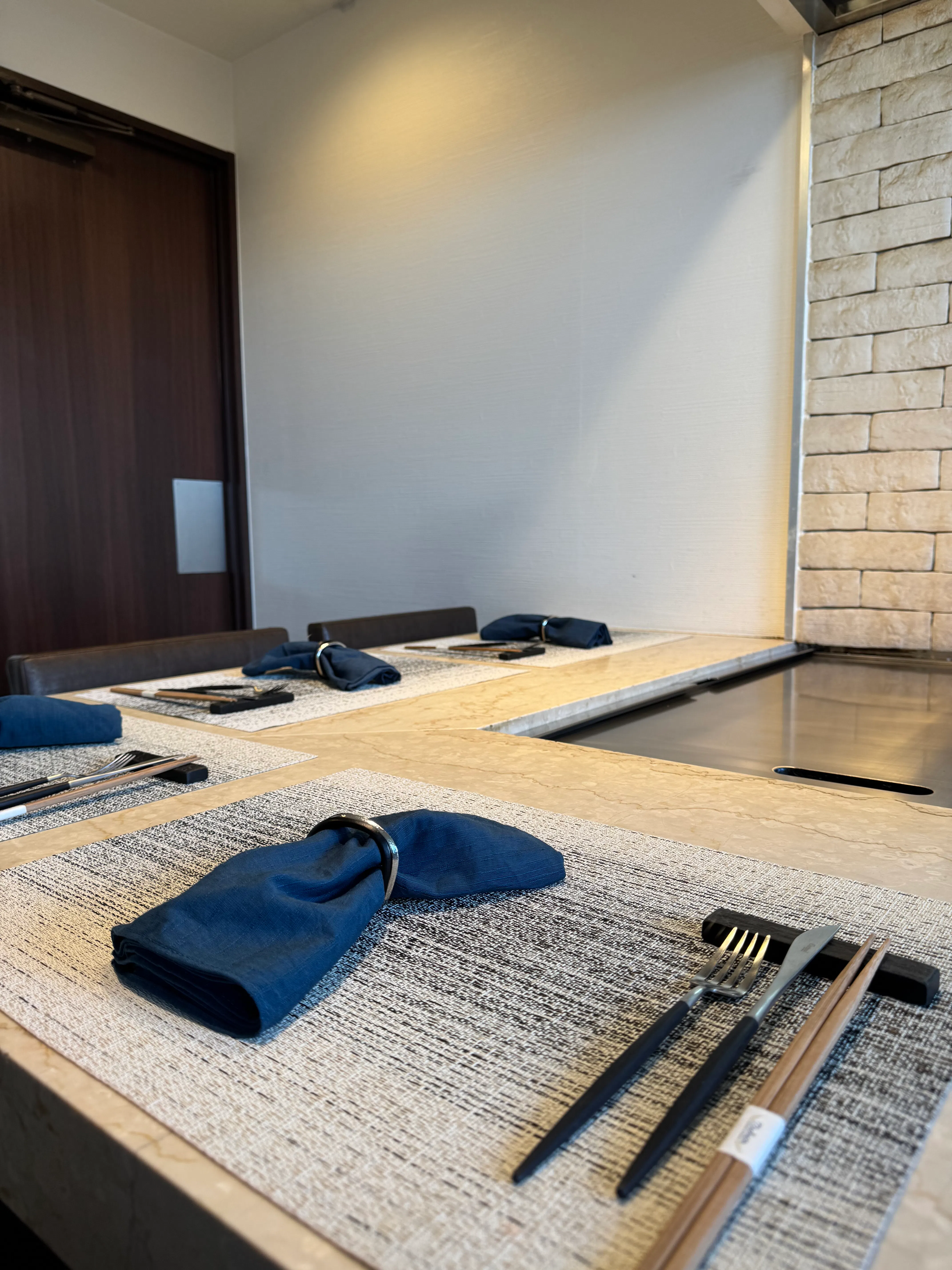Limited to September–November: [The Height of Luxury] An elegant autumn full-course experience featuring Kobe beef, Tajima beef, and spiny lobster, enjoyed in a private room with a dedicated teppan grill
