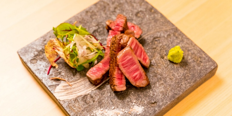 ＜銘肉＞と＜旬菜＞を織り交ぜた【お任せコース】