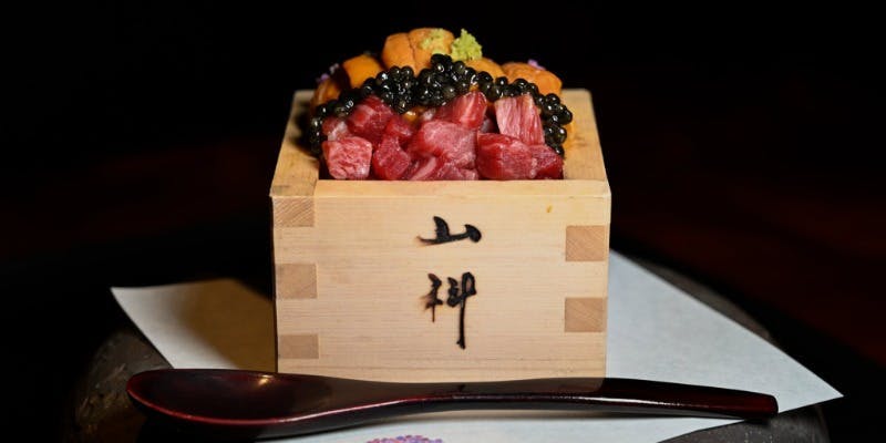 [Miyabi] Limited course featuring treasure box sushi with black wagyu beef and seafood.