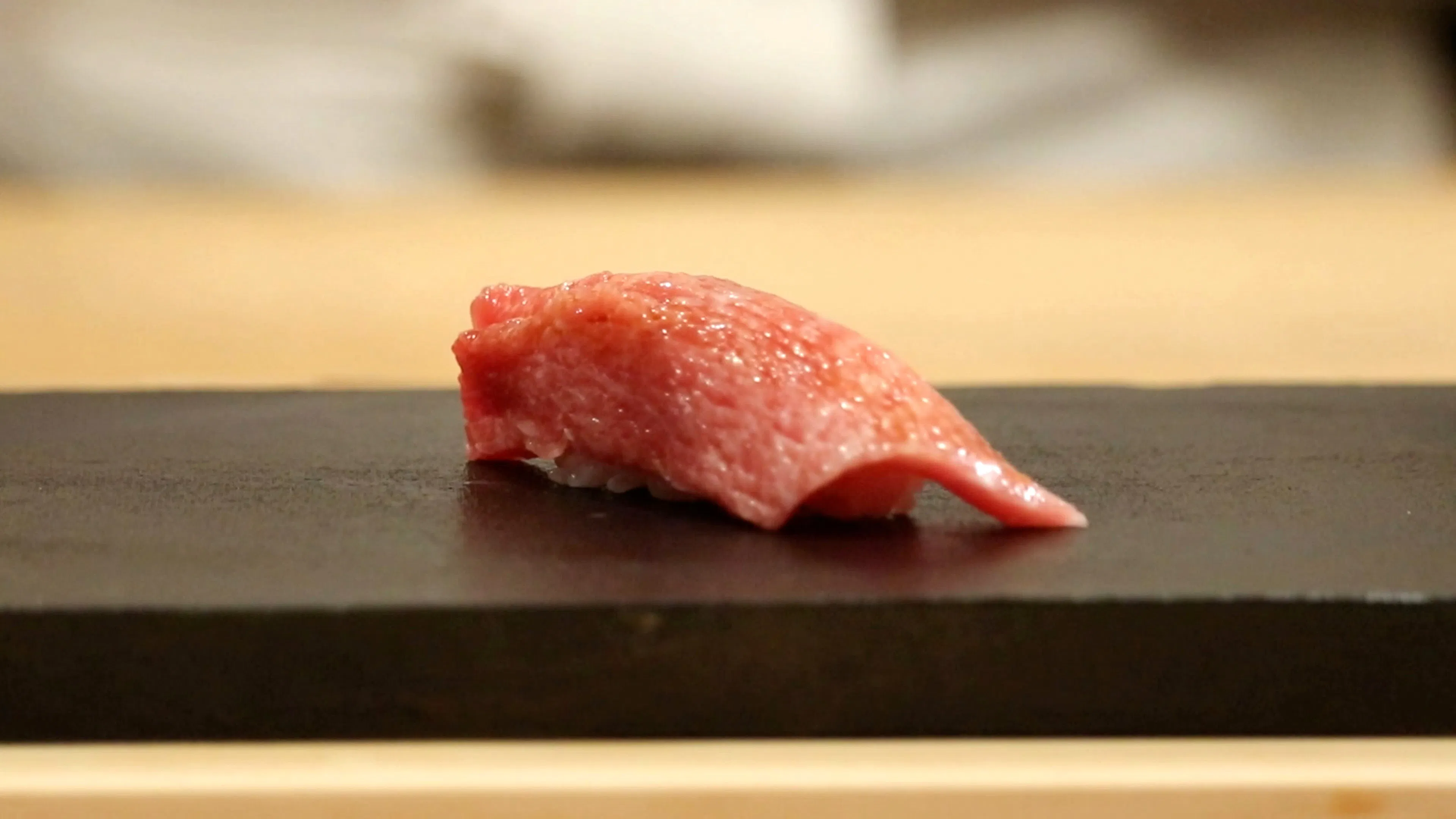【旬づくし いわお - ランチ -】  乾杯ドリンク、先付 二種、お造り三種、逸品料理 二種、鮨 八貫、お椀、甘味