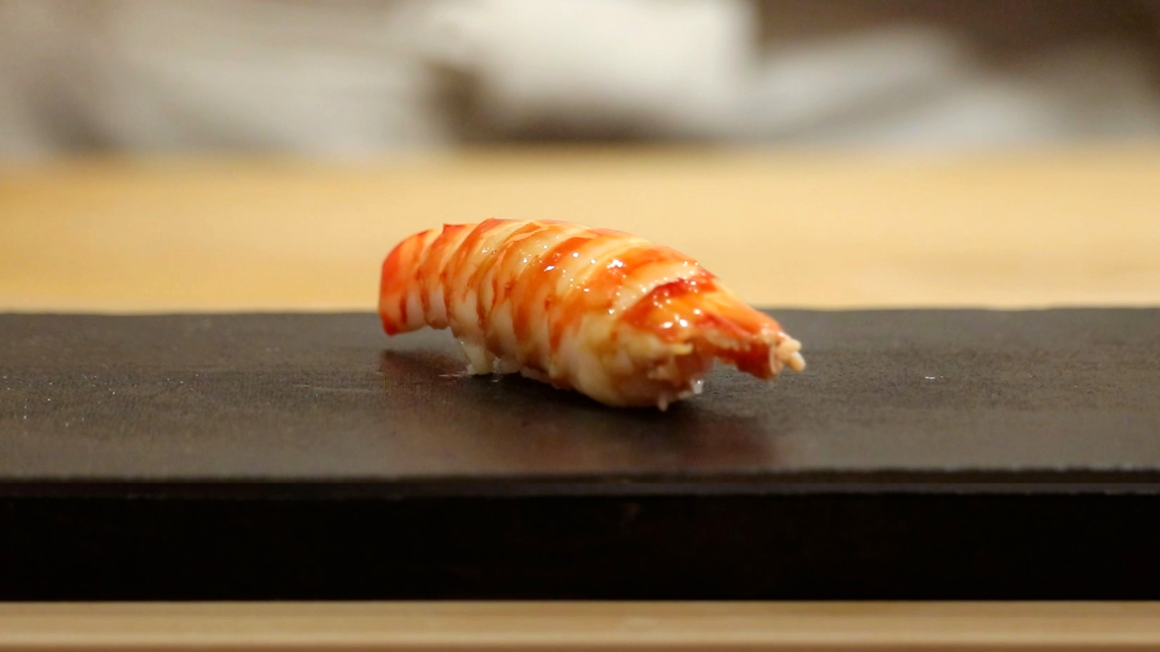 【特選 鮨コース  う み  - ランチ -】  乾杯ドリンク、先付二種、逸品料理、鮨 十一貫、お椀、甘味