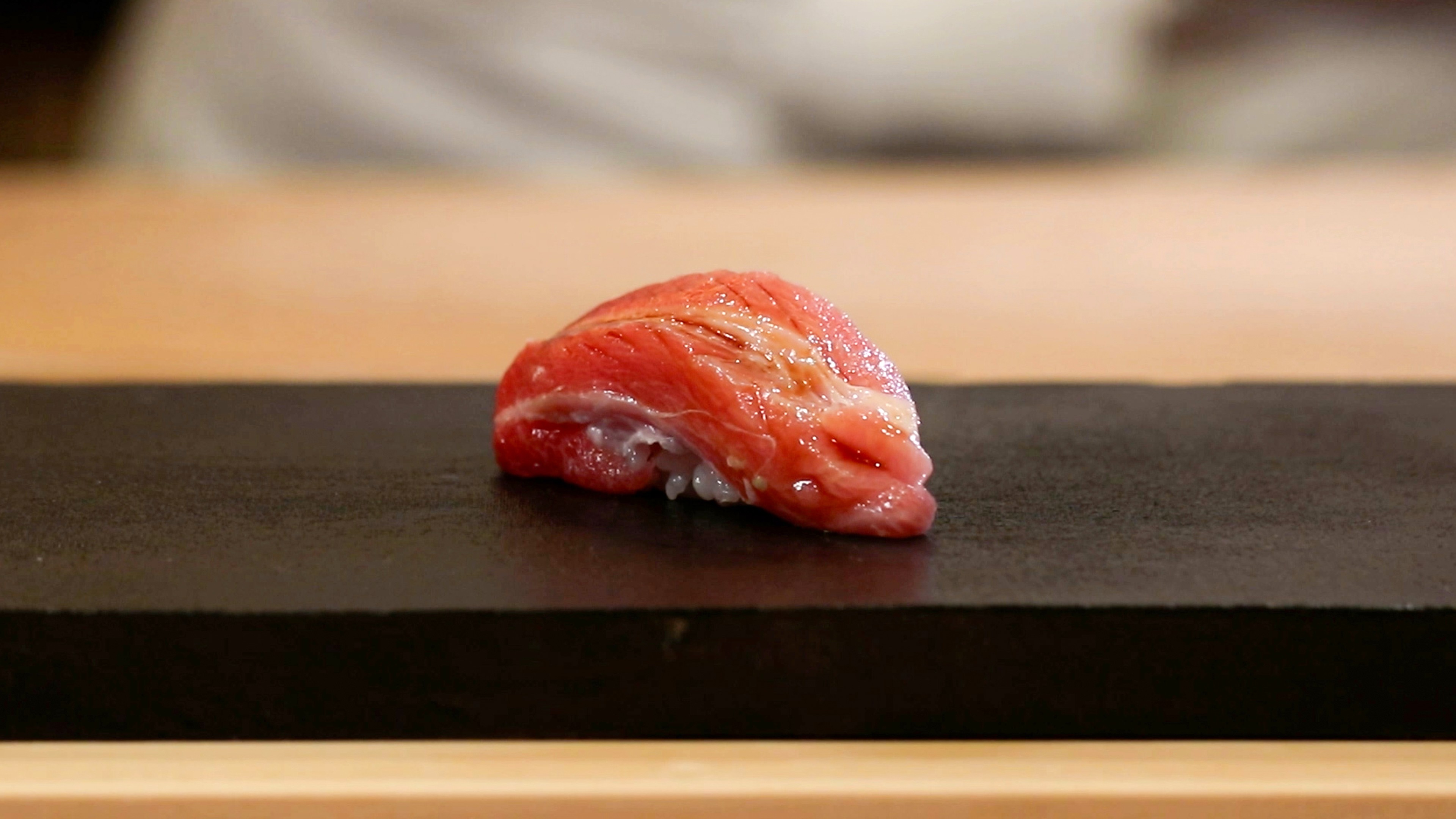 【極  しづめ - ディナー -】  先付 三種、お造り 五種、逸品料理 三種、鮨 十一貫、お椀、甘味