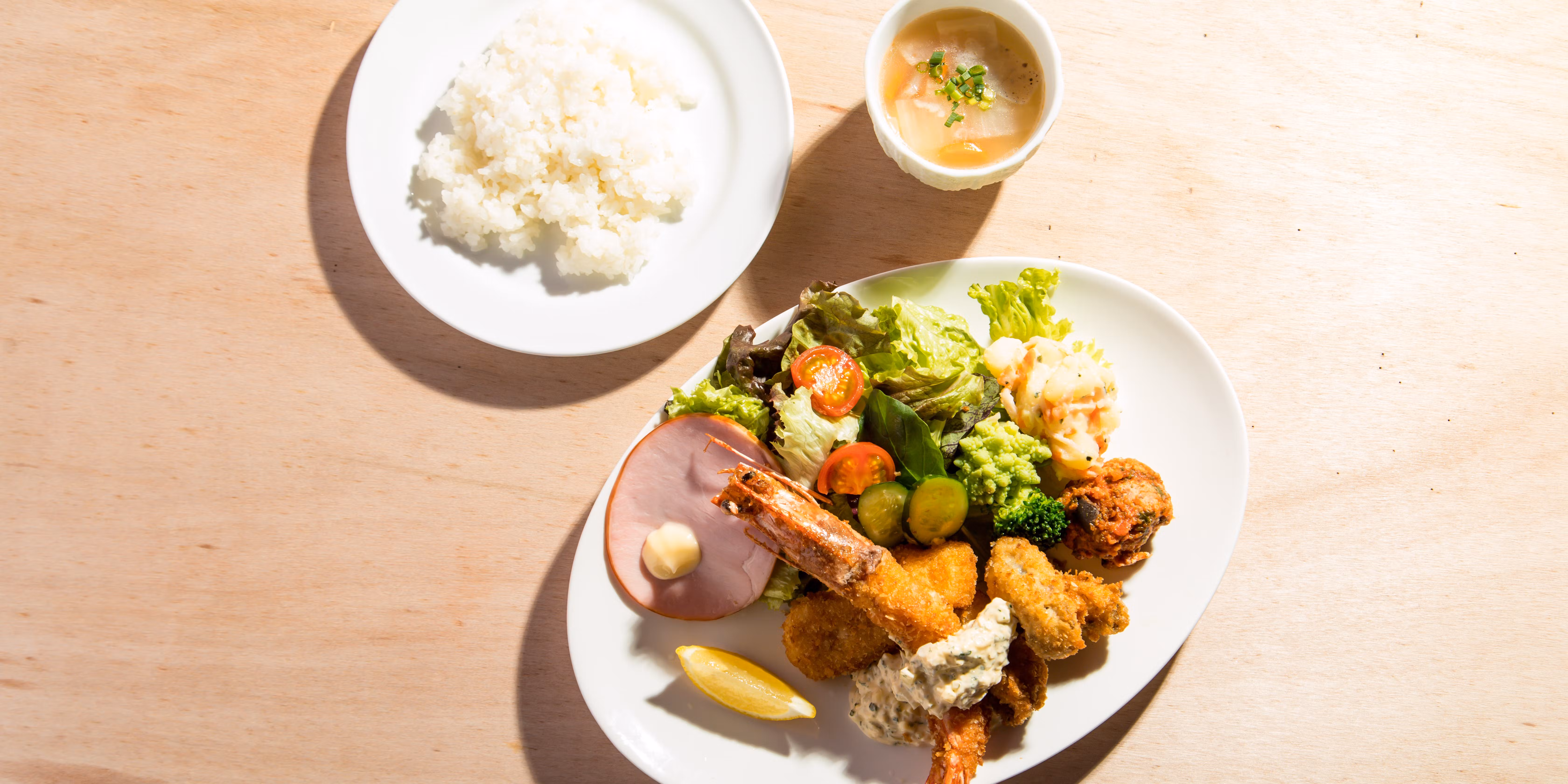 【LUNCH】自家製タルタル有頭エビフライランチ