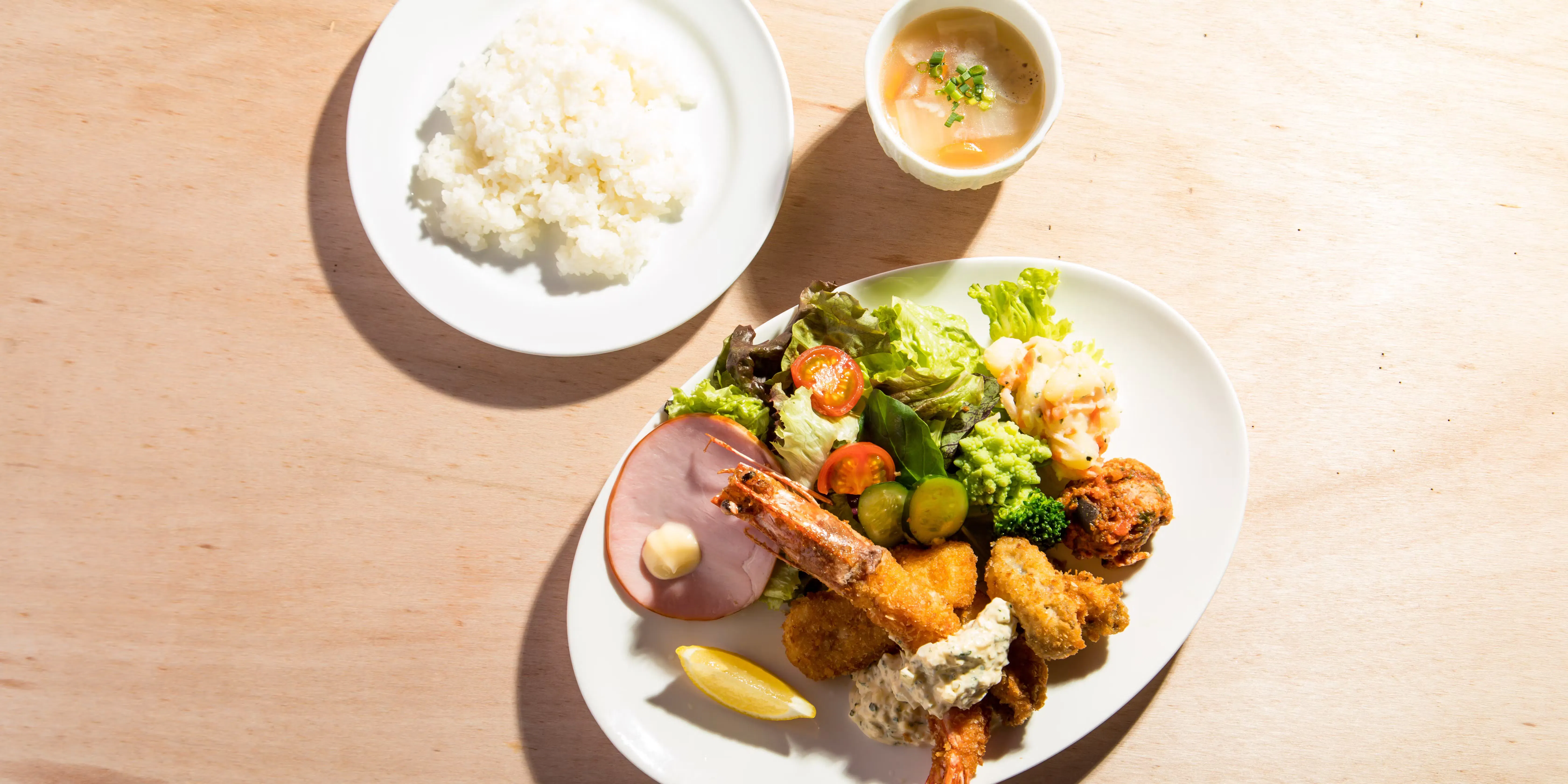 【LUNCH】自家製タルタル有頭エビフライランチ