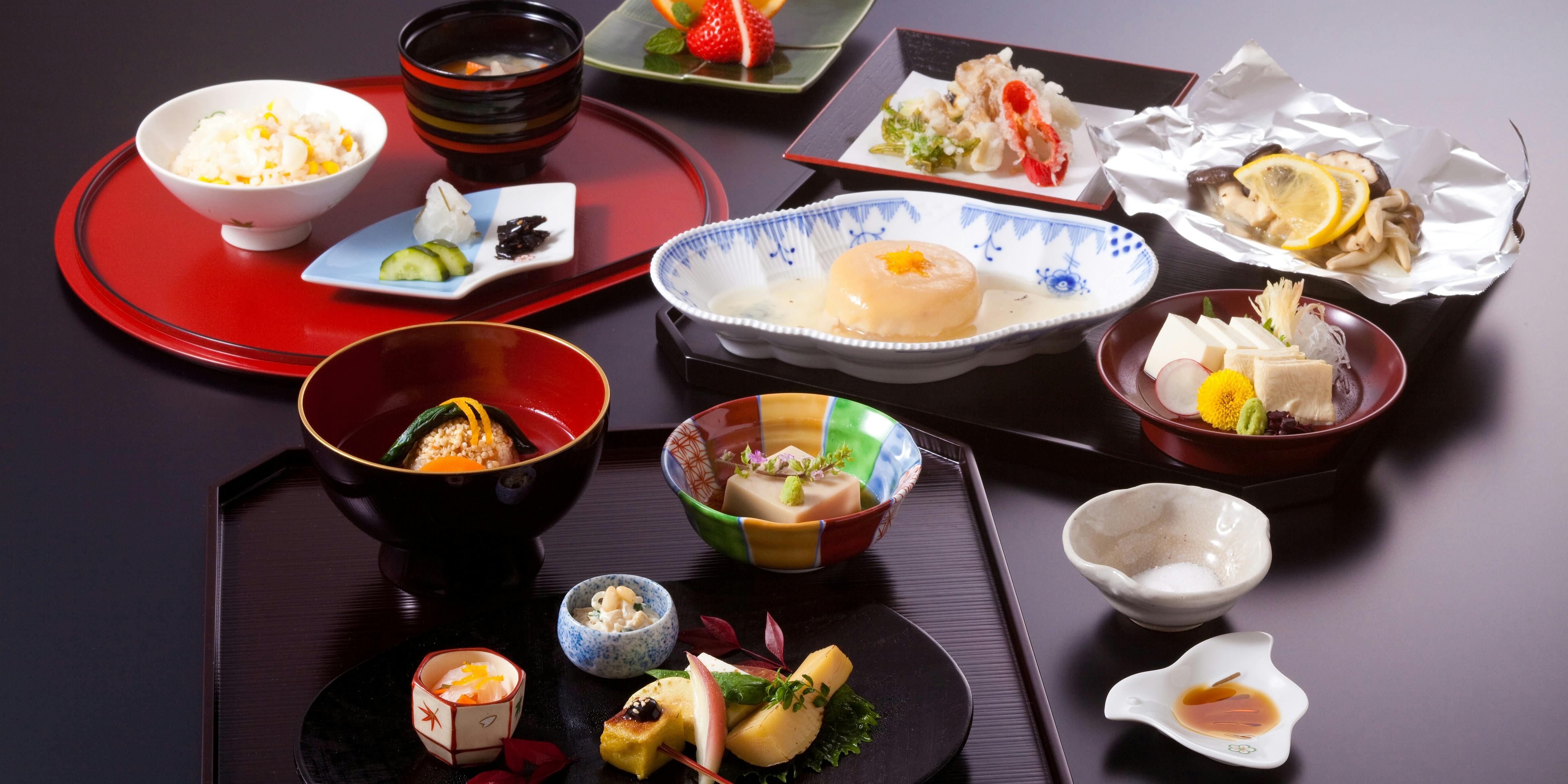 [VEGAN KAISEKI] A Full Course of 10 Items Including Vegetable Tempura and White Miso Soup