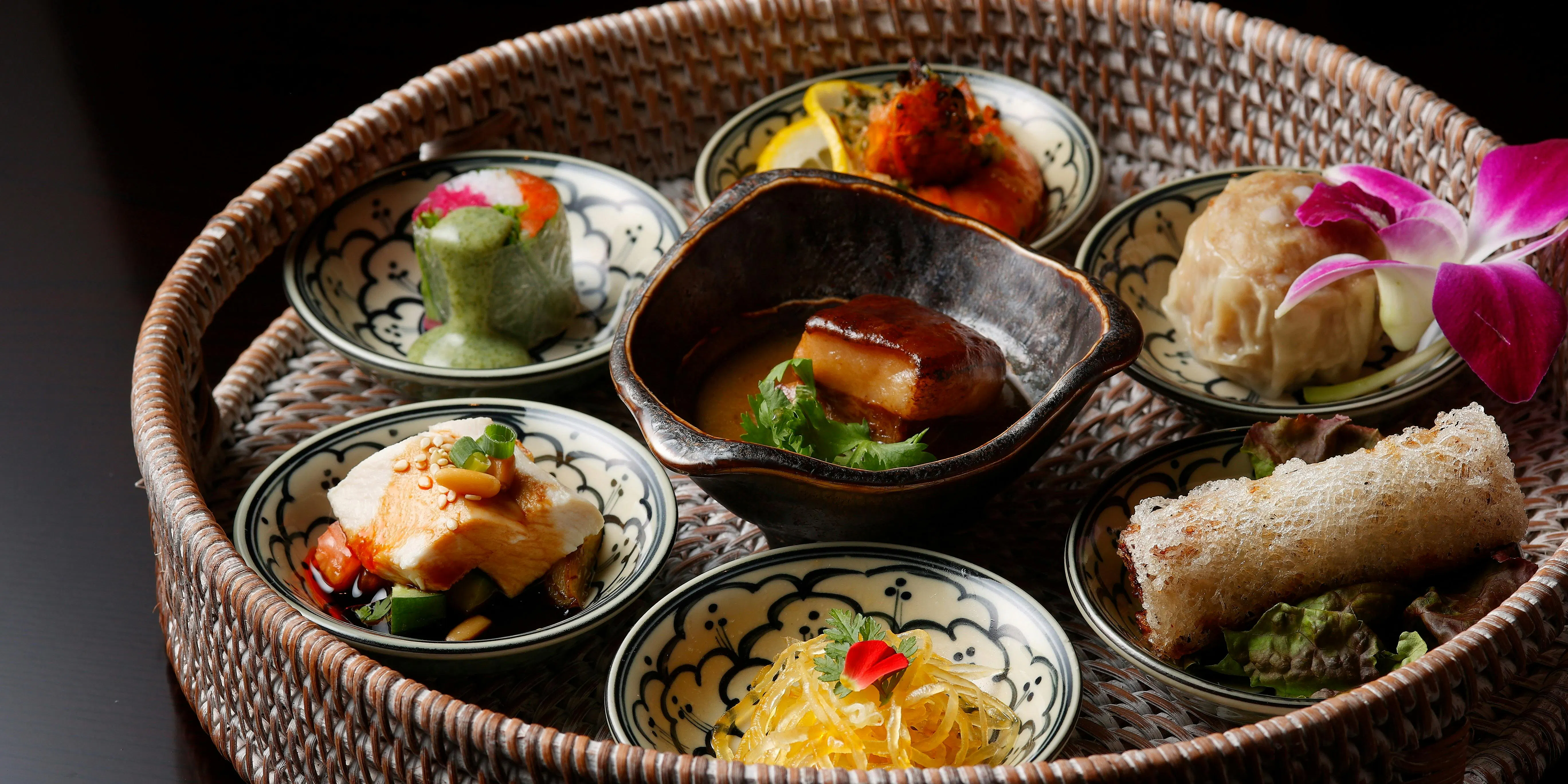 【蘭花コース】小皿料理盛り合わせ、選べる逸品料理、お食事など全5品<土日祝限定>