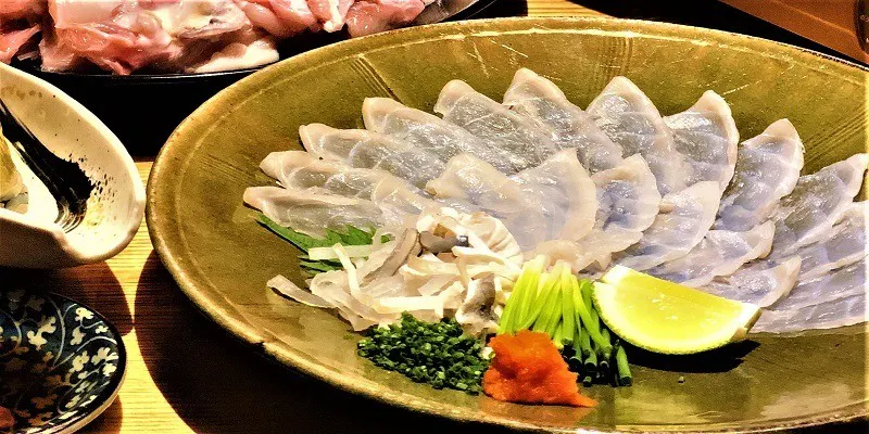 《河豚與黑毛和牛牛肉刺身及季節小盤會席料理》 河豚、黑毛和牛牛肉刺身附會席 全12品