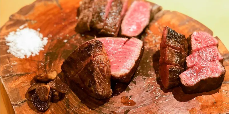 【牛タン、骨付き肉コース】熟成骨付きステーキと和牛タンがメイン 全8品