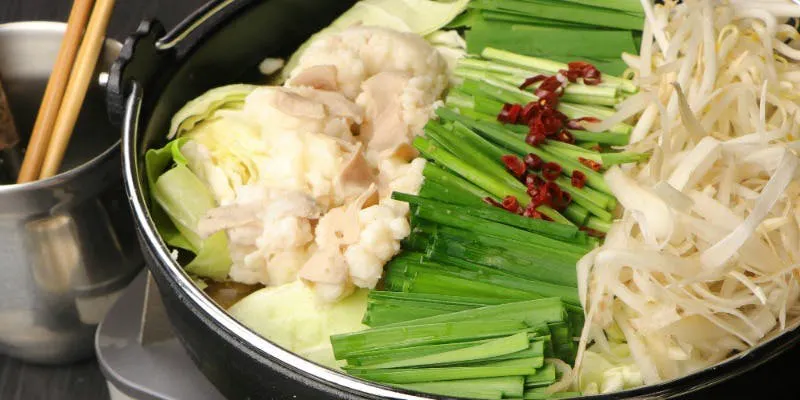【銀杏特製牛內臟鍋套餐】生魚片、可選擇高湯的牛內臟鍋等共7道菜