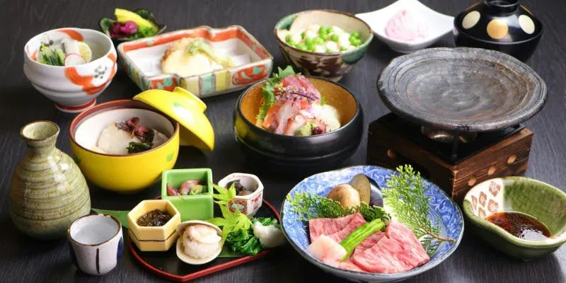午間宴會【吉兆套餐】生魚片、陶板燒、燒物、炸物共9道菜品